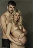 Pique កីឡាករ Barcelona បង្ហាញរូបសិចស៊ី ជាមួយភរិយា មានផ្ទៃពោះ