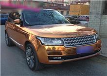 Range Rover មួយគ្រឿងកំពុងតែទទួលការចាប់អារម្មណ៍ខ្លាំង ជាមួយនឹងពណ៌មាស ដ៏ចែងចាំង