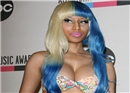 Nicki Minaj ពាក់អាវទ្រនាប់ពេលធើ្វសន្និសិទកាសែត