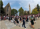 សិស្សសាកលវិទ្យាល័យ Cornell សហរដ្ឋអាមេរិក រាប់រយនាក់ចេញរាំ 'Gangnam Style'