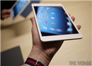 រូបភាពនៅក្នុងដៃនៃ iPad mini