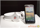 HTC One X Deluxe កំណែមានកំណត់អមជាមួយ កាសស្តាប់ Beats Solo
