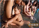 បំបៅកូនជាក្រុម នៅទីសាធារណៈ ដើម្បីគាំទ្រ ការចិញ្ចឹមកូនដោយទឹកដោះម្ដាយ