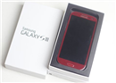 រូបភាព Galaxy S III ពណ៌ក្រហម ពេលបើកប្រអប់ដំបូង