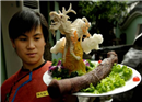 ចិន ៖ ភោជនីយដ្ឋានល្បី ជំនាញចម្អិនមុខម្ហូបធ្វើពីលិង្គសត្វគ្រប់ប្រភេទ