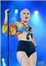 Jessie J ឈប់ច្រៀងពាក់កណ្តាលទី ដើម្បីស្តីអោយទស្សនិកជន (មានវីដេអូ)