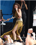 Selena Gomez ឡើង​ឆាក​អត់​ស្លៀកខោ​ក្នុង​ ដែល​ធ្វើឲ្យ​អ្នក​គាំទ្រ​ចងចាំ​មិនភ្លេច