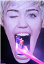 Miley Cyrus លេងខោអាវ មួយអស់ដៃ ក្នុង Concert របស់ខ្លួន