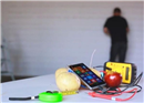 Microsoft ប្រើដំឡូង​បារាំង និងប៉ោម បញ្ចូល​ថាម​ពល​ថ្ម Lumia 930 (វីដេអូ)