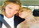 សង្សាររបស់  Miley Cyrus ជាមនុស្សគ្មានផ្ទះសំបែង ត្រូវបានប៉ូលីសកំពុងតាមចាប់ខ្លួន