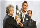 តារាបាល់ទាត់ឆ្នើម Cristiano Ronaldo ឈ្នះពានកីឡាករលេងបំផុតប្រចាំទ្វីបអឺរ៉ុប ជាលើកទី៣