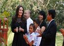 Angelina Jolie ហាក់បន្ទន់​ឥរិយាបថពេល ត្រូវសាកសួររឿងបណ្តឹង សុំសិទ្ធិគ្រប់គ្រងកូន